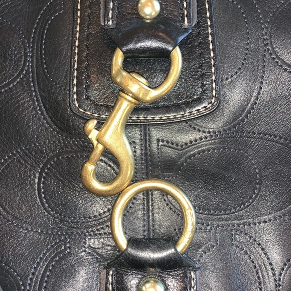 Ladies coach shoulder bag - Picture 3 of 6